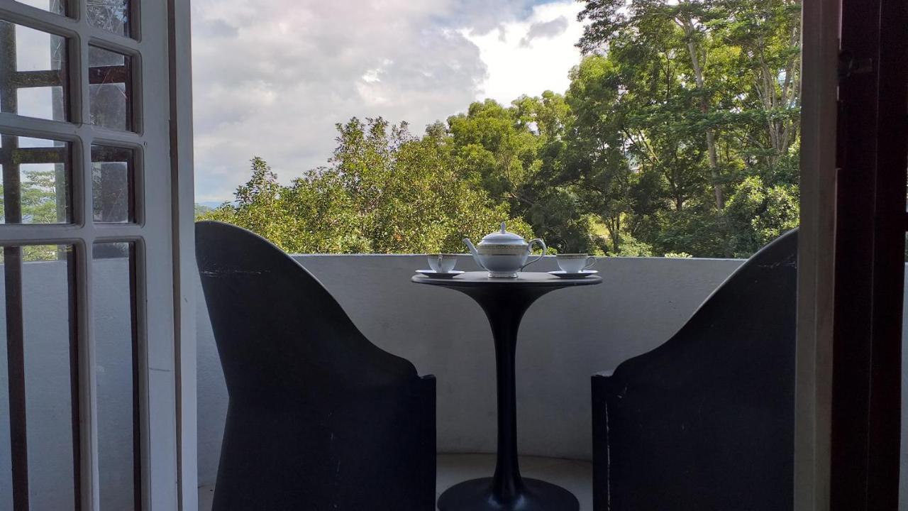 Crown Hills Kandy Inn Buitenkant foto