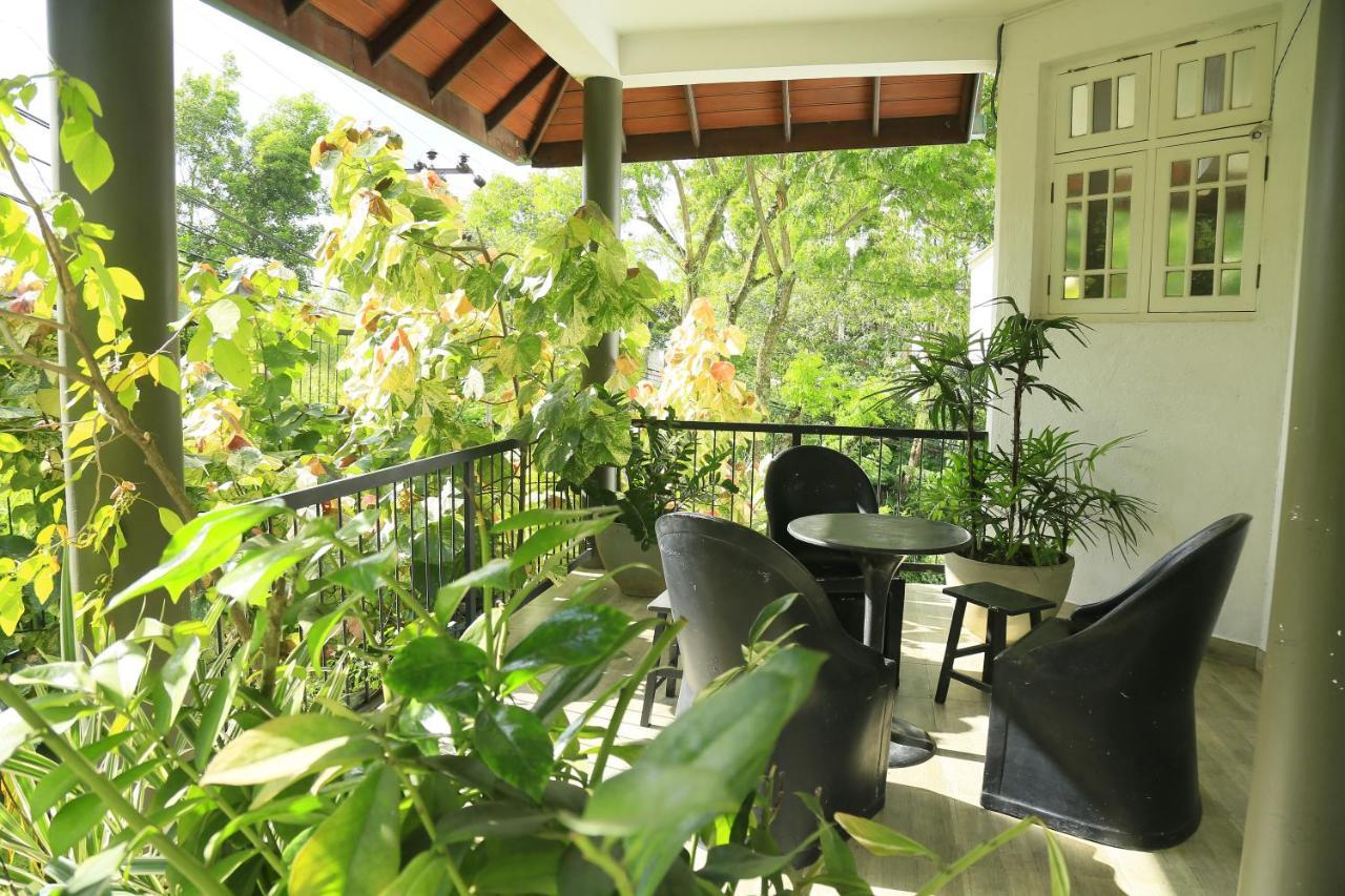 Crown Hills Kandy Inn Buitenkant foto